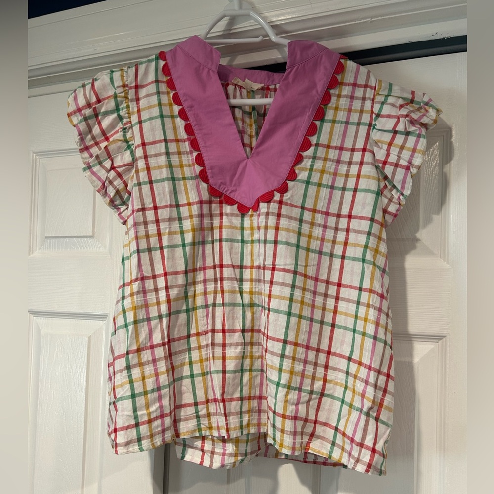 entro Women’s Multicolor Plaid Short Sleeve Top with Pink V-Neck Trim